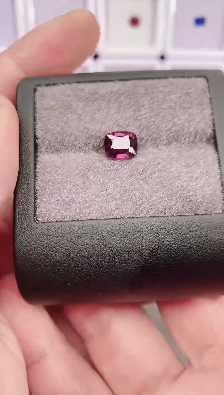 未镶嵌裸石尖晶石2.55