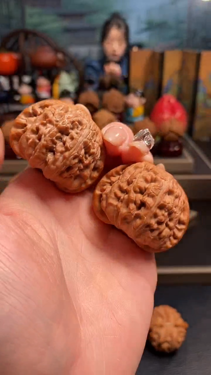 【闪购商品】文玩核桃把件H 450白狮子42尺