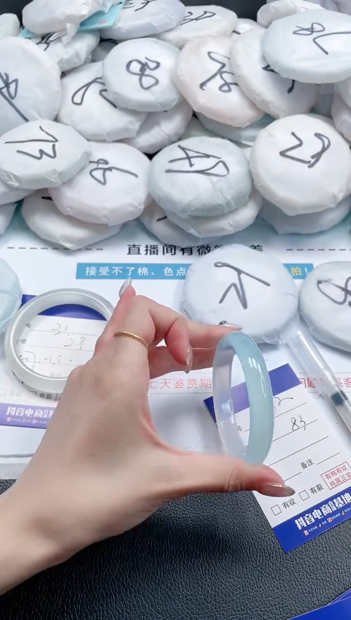 【闪购商品】石英质玉手镯未镶嵌14J32-55
