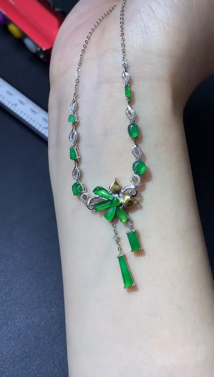 颈饰18K金镶嵌翡翠110-中国好珍宝