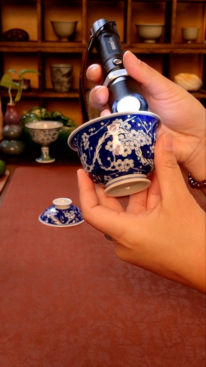 【手工手绘蓝地冰梅盖碗】