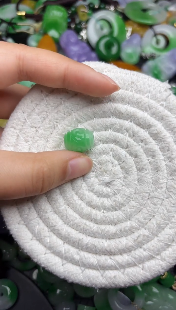 颈饰未镶嵌翡翠缅甸翡翠吊坠