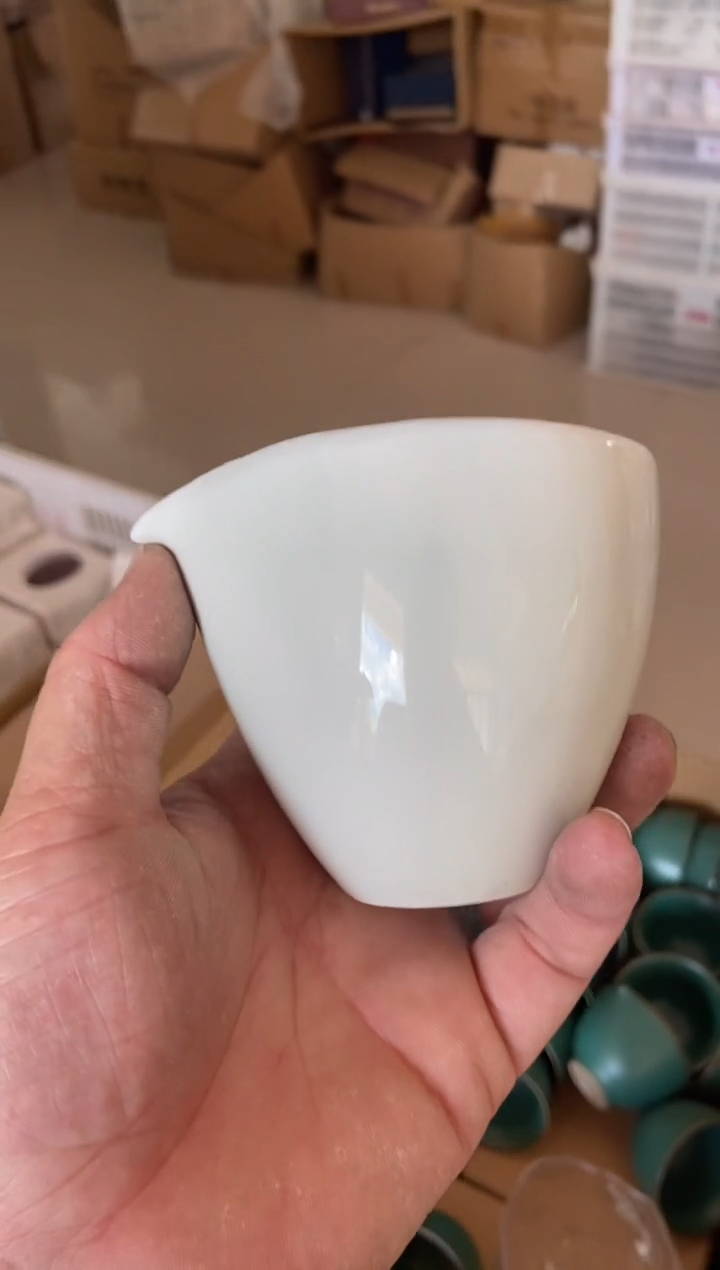 杯无运费险有瑕疵的摄影的产品有使用过的痕迹有点脏介意勿拍