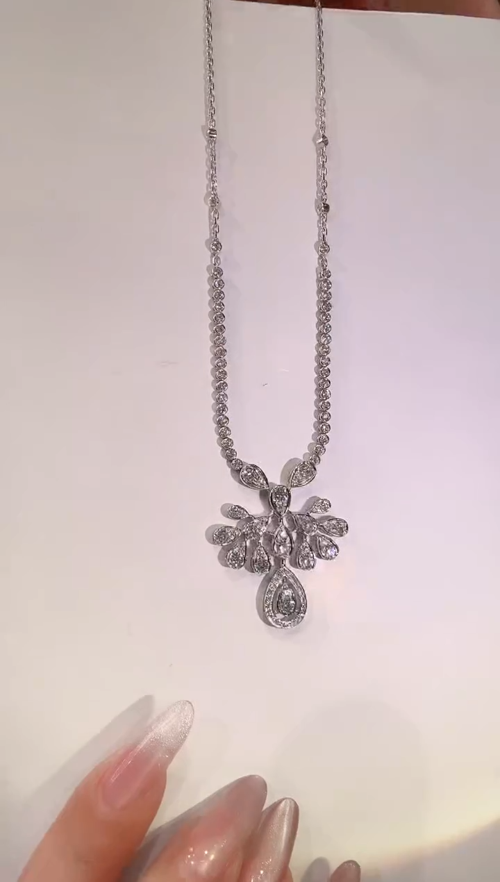 【闪购商品】钻石项链18K金镶嵌为爱