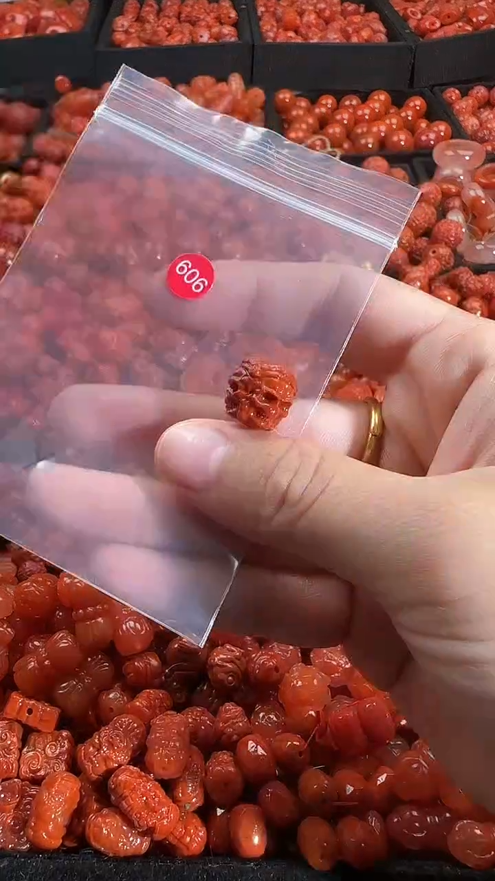 颈饰未镶嵌南红玛瑙1