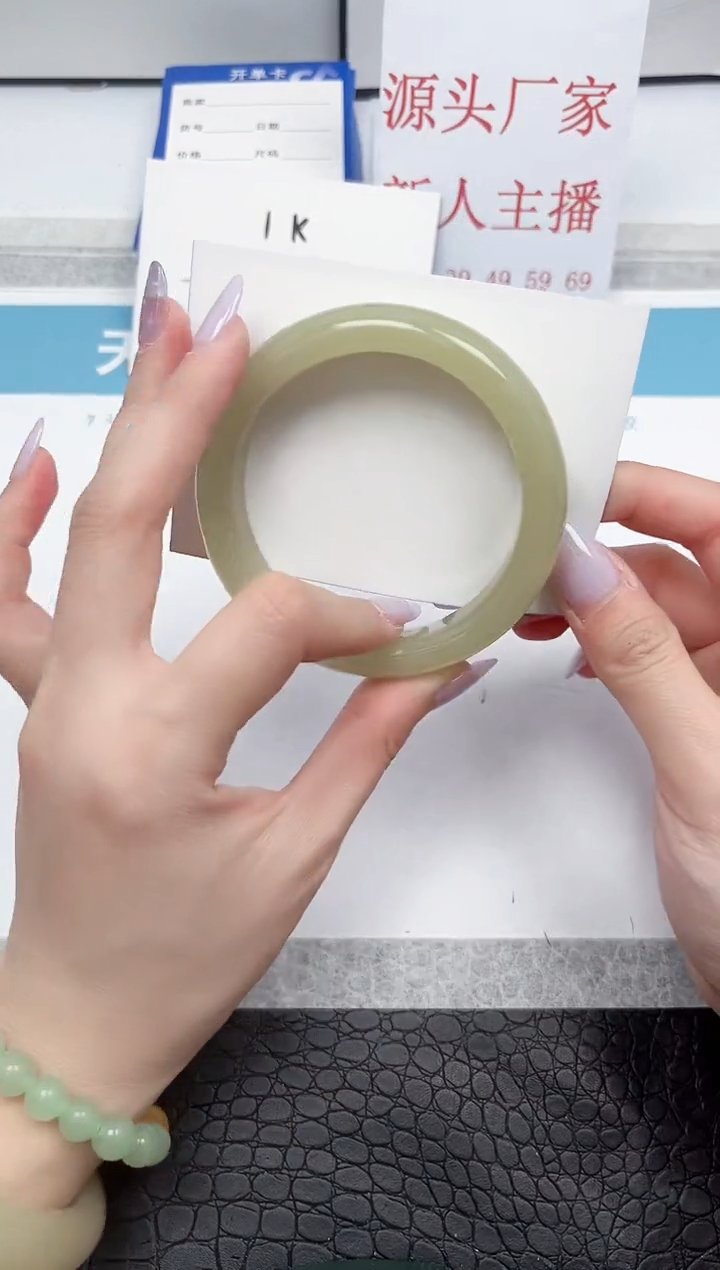 【闪购商品】石英质玉手镯未镶嵌A42-57.4