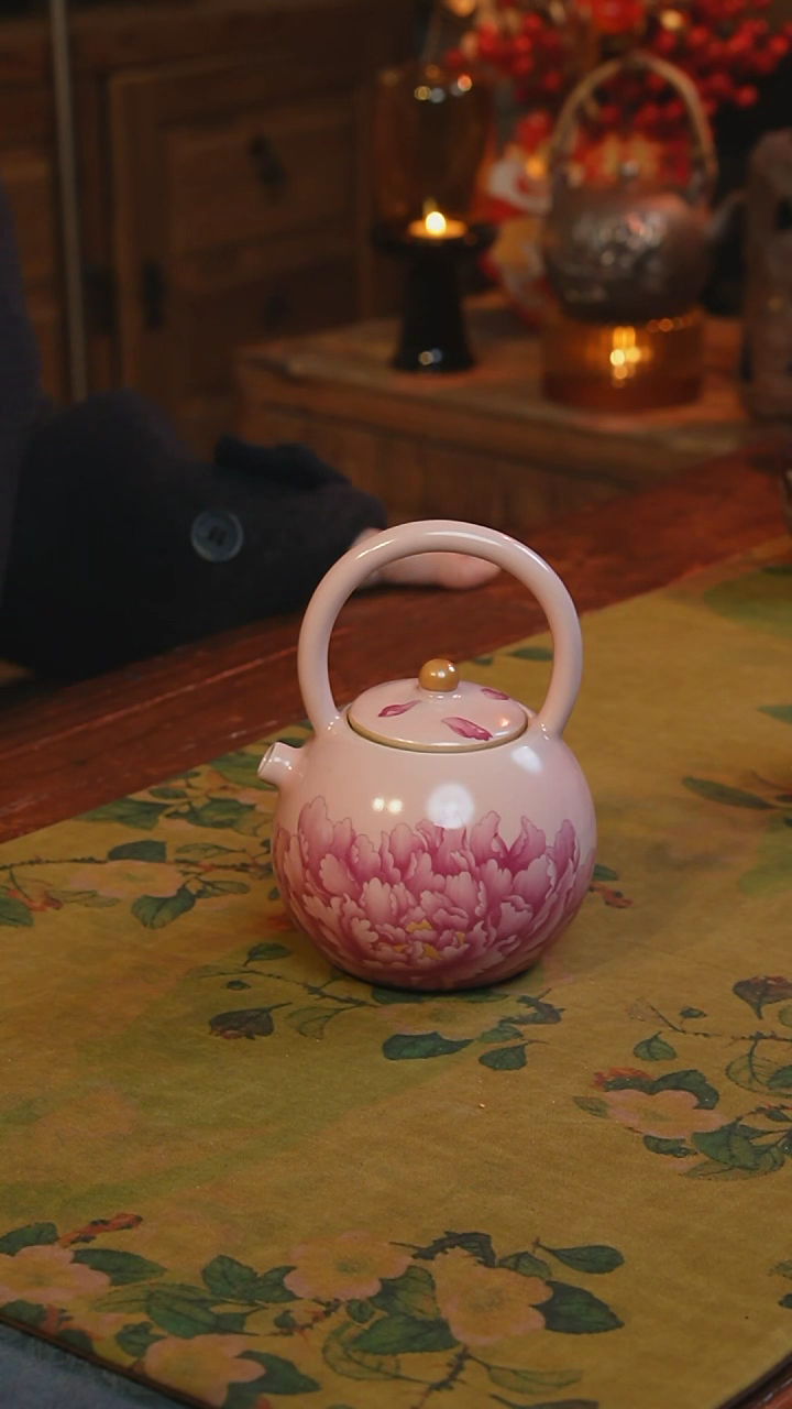 【闪购商品】瓷片粉牡丹提梁壶----