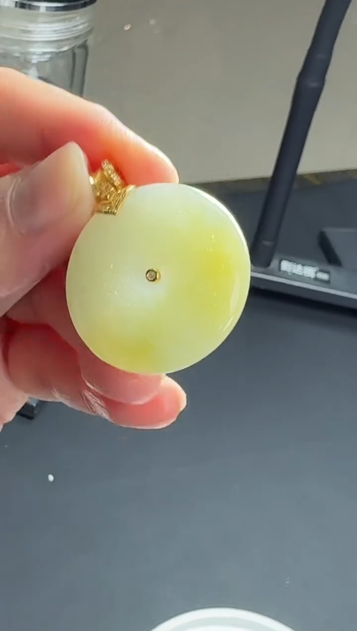 颈饰18K金镶嵌翡翠平安扣