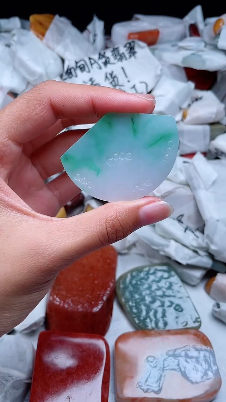 翡翠未镶嵌颈饰翡翠