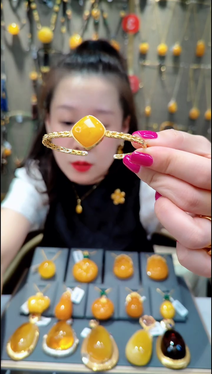 【闪购商品】蜜蜡手镯银S925镀金镶嵌B142蜜蜡手镯