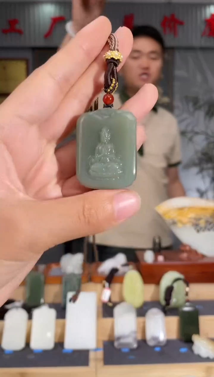 和田玉未镶嵌颈饰1