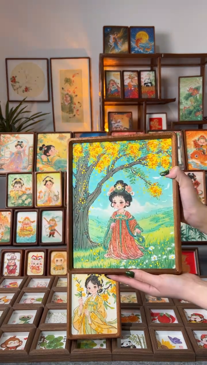 【闪购商品】国画金贵女孩 手绘国画10寸花梨