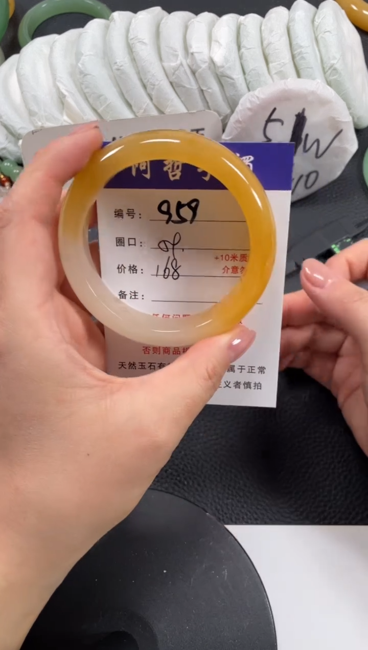 【闪购商品】石英质玉手镯未镶嵌59