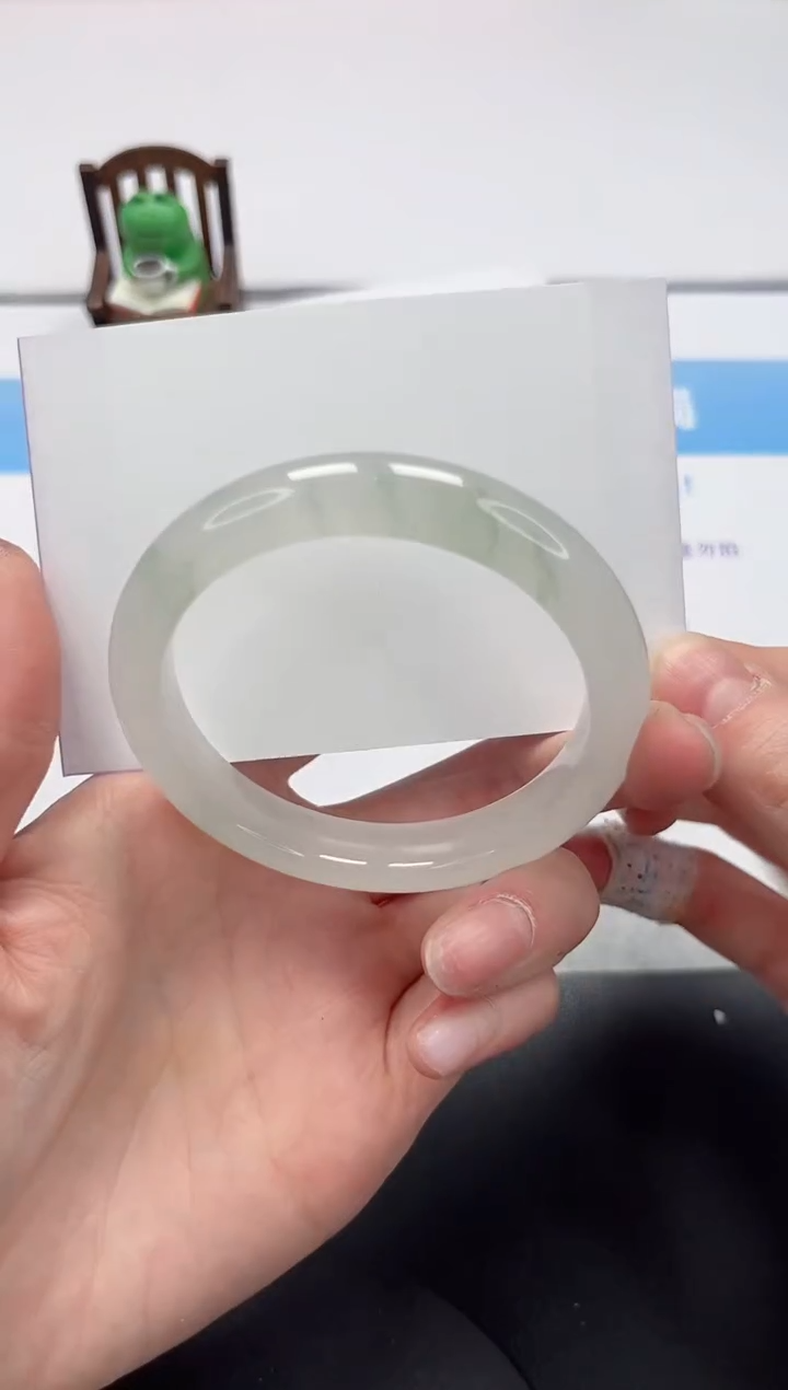 【闪购商品】石英质玉手镯未镶嵌V422-55