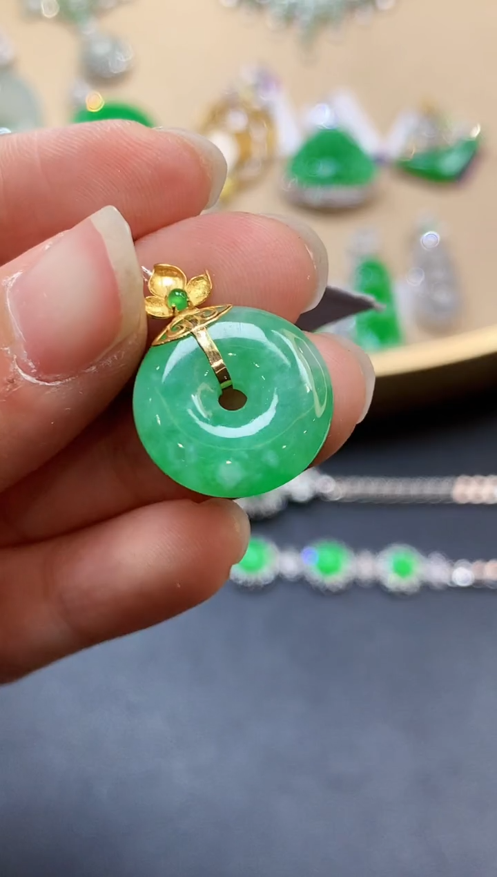 【闪购商品】翡翠吊坠(不含链)18K金镶嵌2200