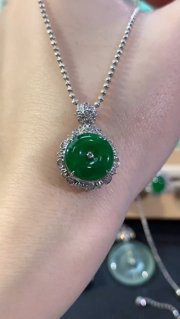 吊坠(不含链)18K金镶嵌翡翠冬日珠宝W50