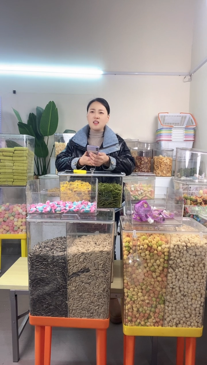 塑料40*30*20全套-50套，30*20*20全套2套，40*30*20的隔板20片