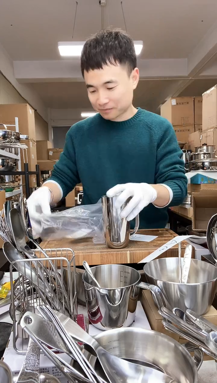 A09 微瑕卓德铭带柄胶囊杯