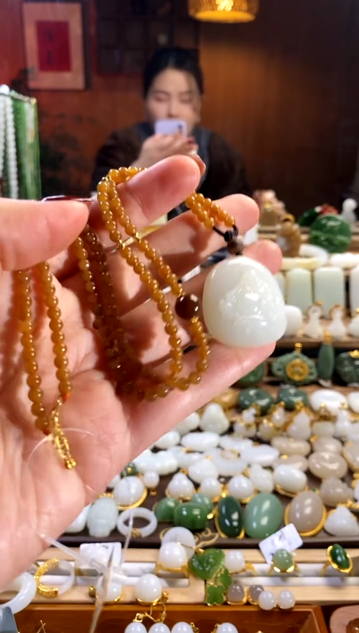 【闪购商品】和田玉吊坠未镶嵌。 