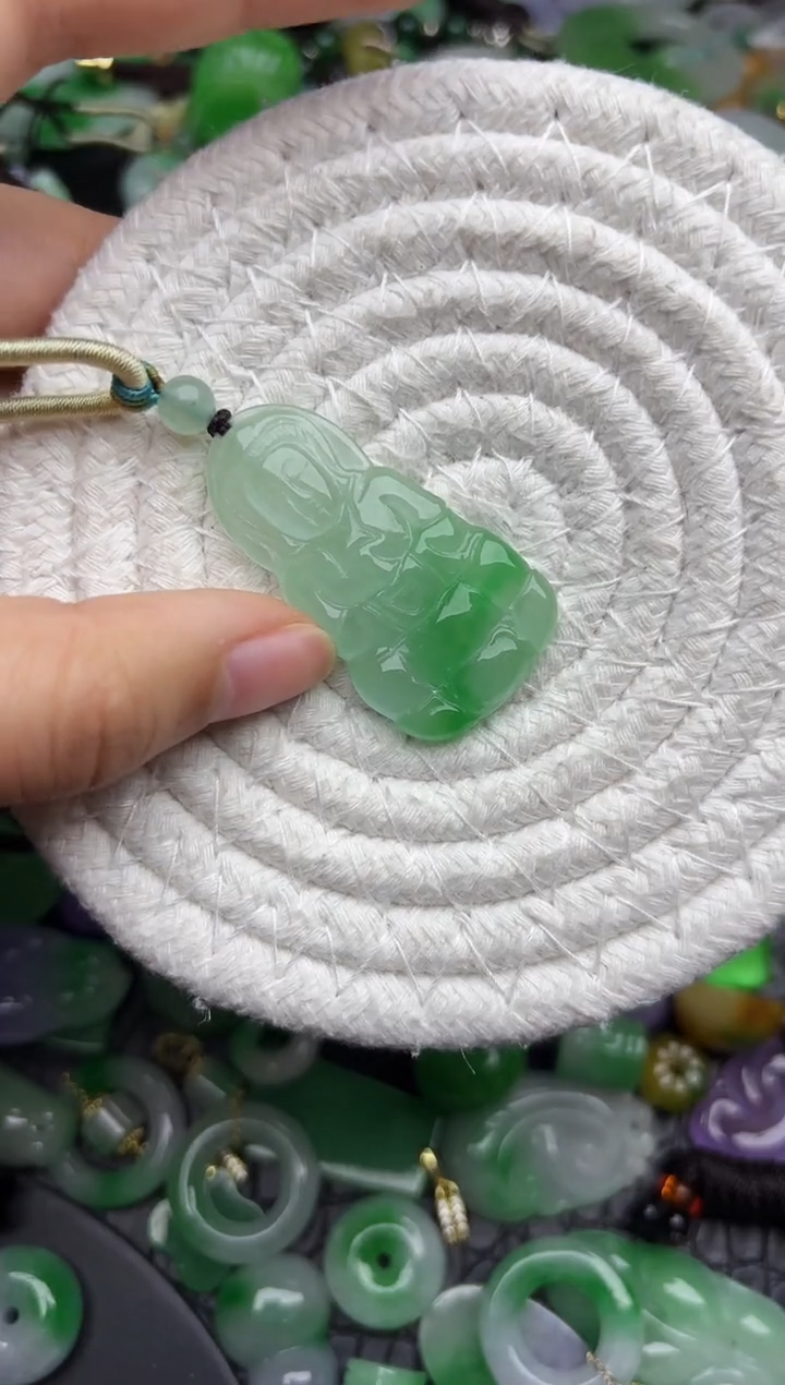 颈饰未镶嵌翡翠缅甸翡翠吊坠