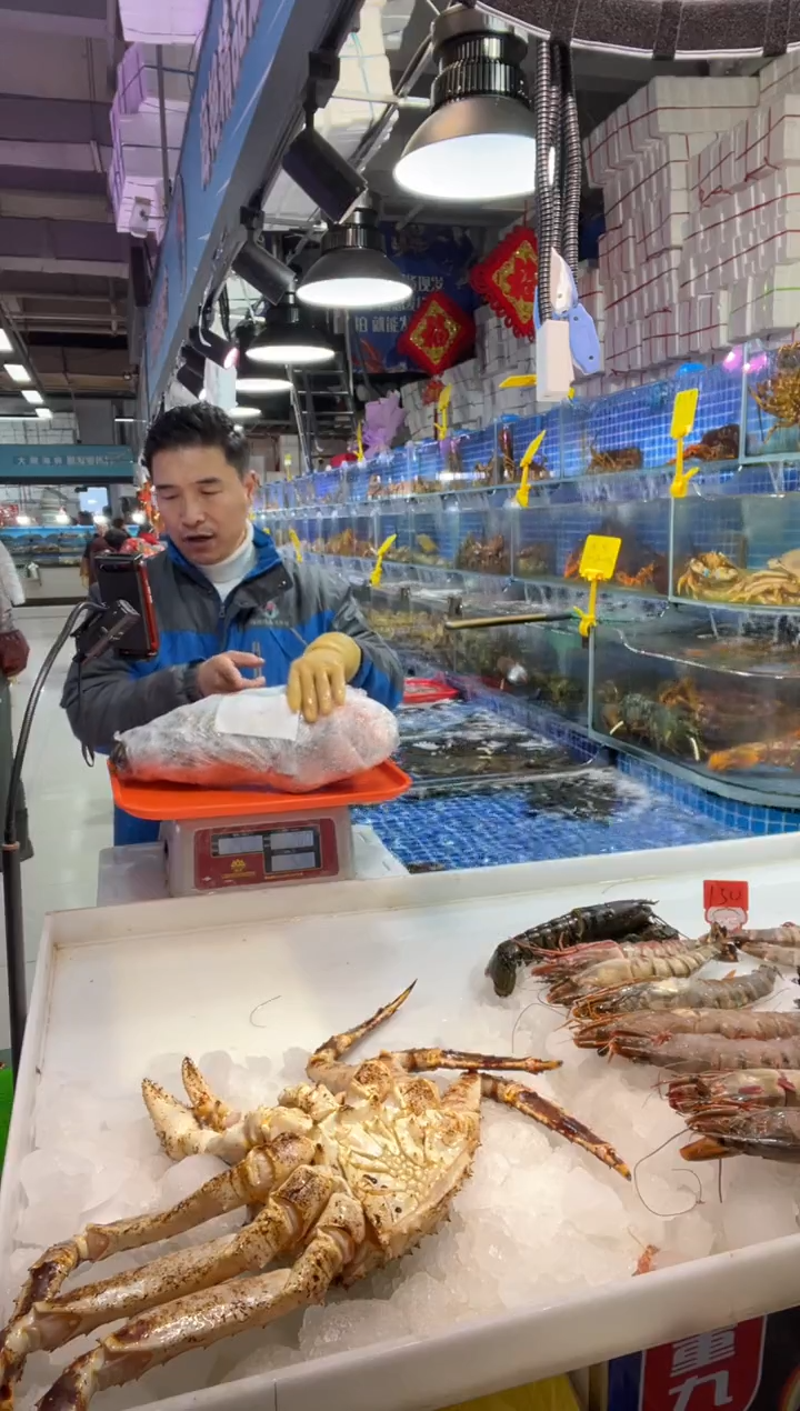 中国大陆@****贝冷冻波龙1只，5.8斤，爪断爪在