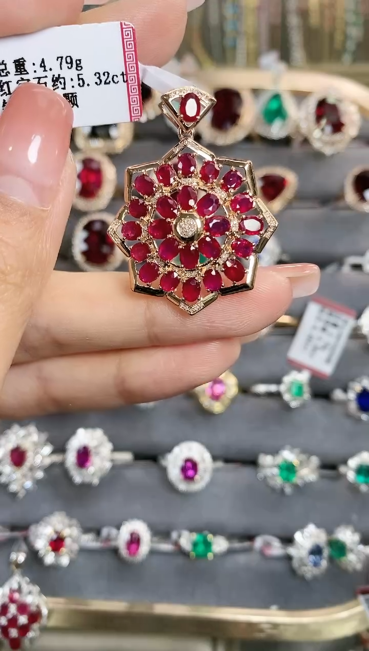 【闪购商品】红宝石吊坠18K金镶嵌18K金镶嵌红宝石吊坠