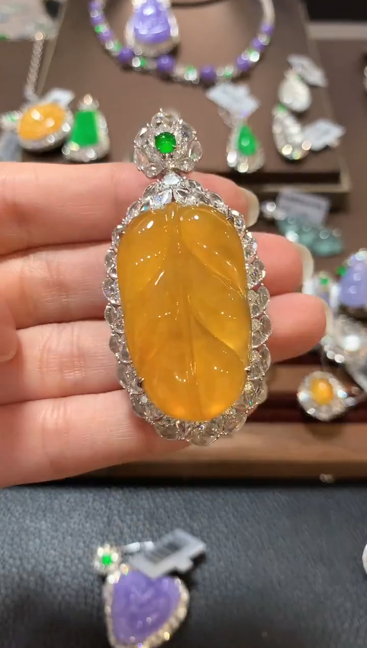 吊坠(不含链)18K金镶嵌翡翠m103  