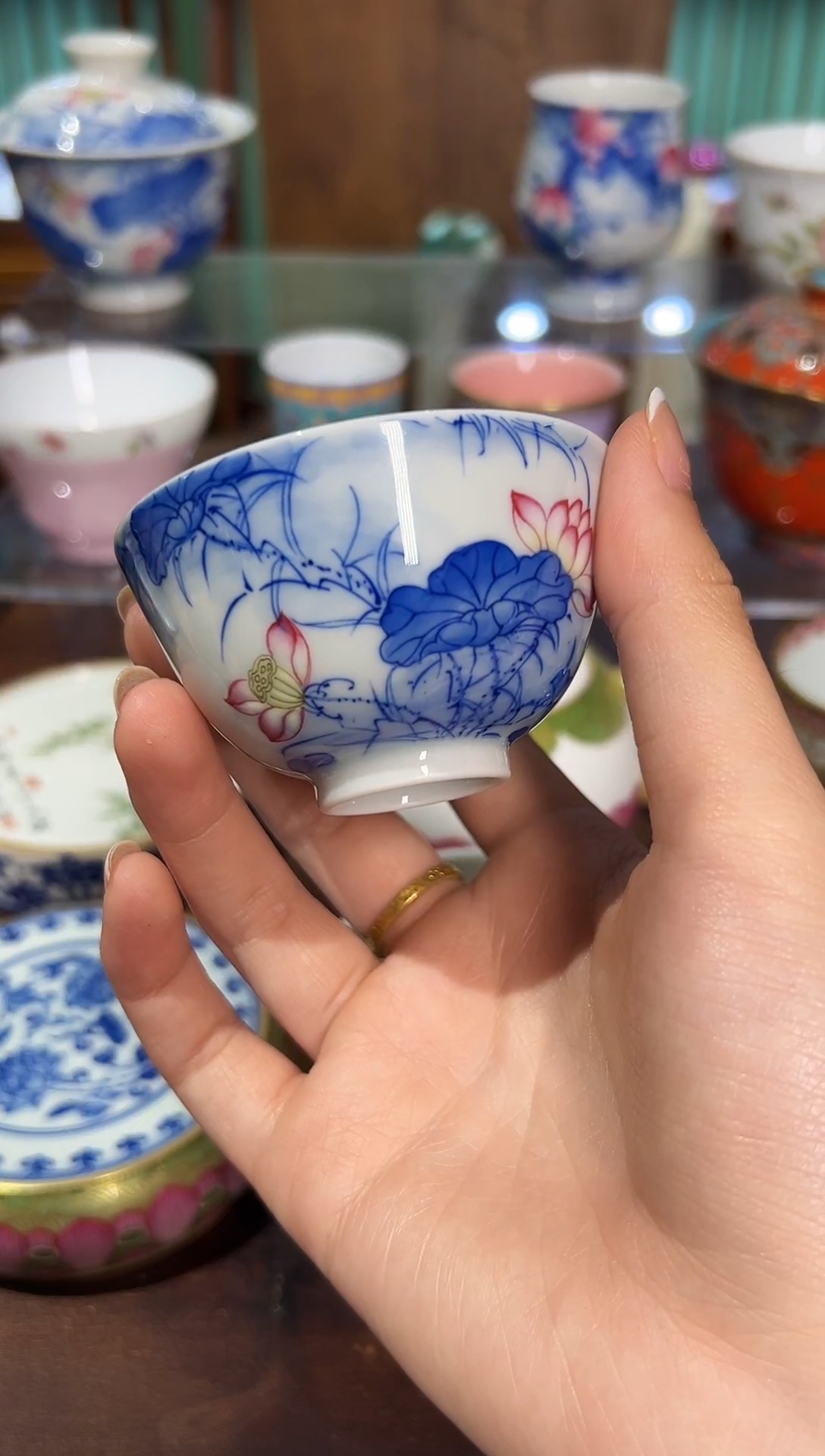 景德镇手绘青花斗彩主人杯