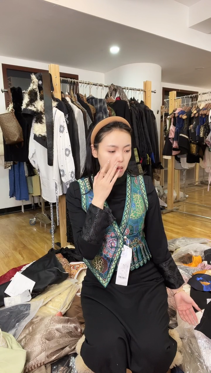 马甲       M码       80-105斤