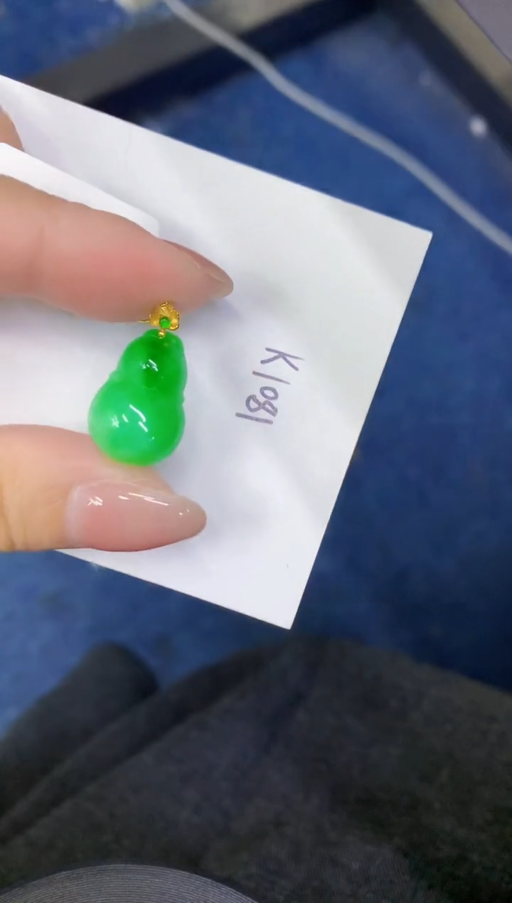 颈饰18K金镶嵌翡翠缅甸天然翡翠A货