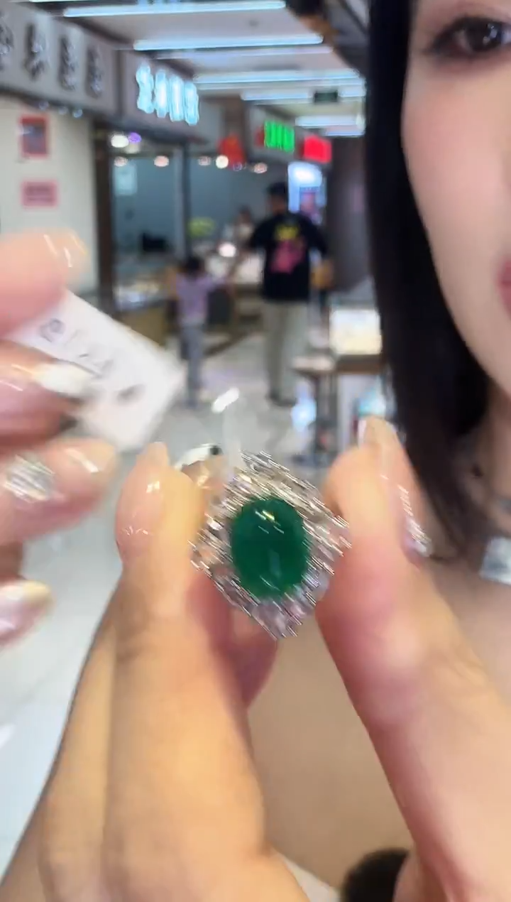 18K金镶嵌戒指祖母绿4.38ct