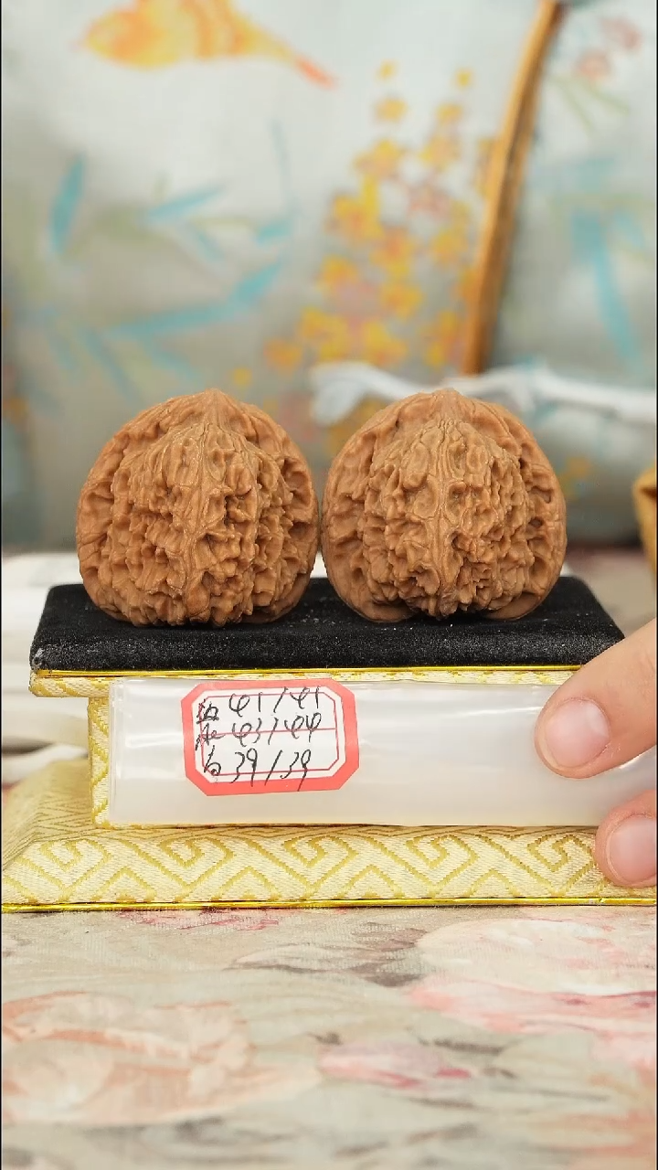 【闪购商品】文玩核桃把件赵喜满南将石