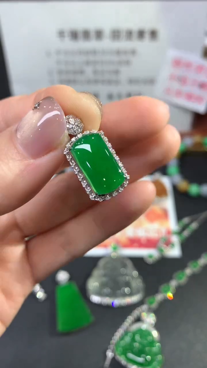 【闪购商品】翡翠吊坠(不含链)18K金镶嵌无事牌不退不换|5800+0