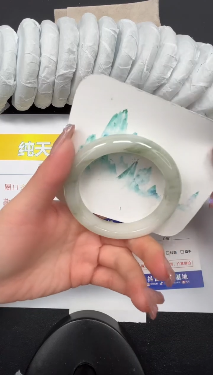 【闪购商品】石英质玉手镯未镶嵌296-56.1