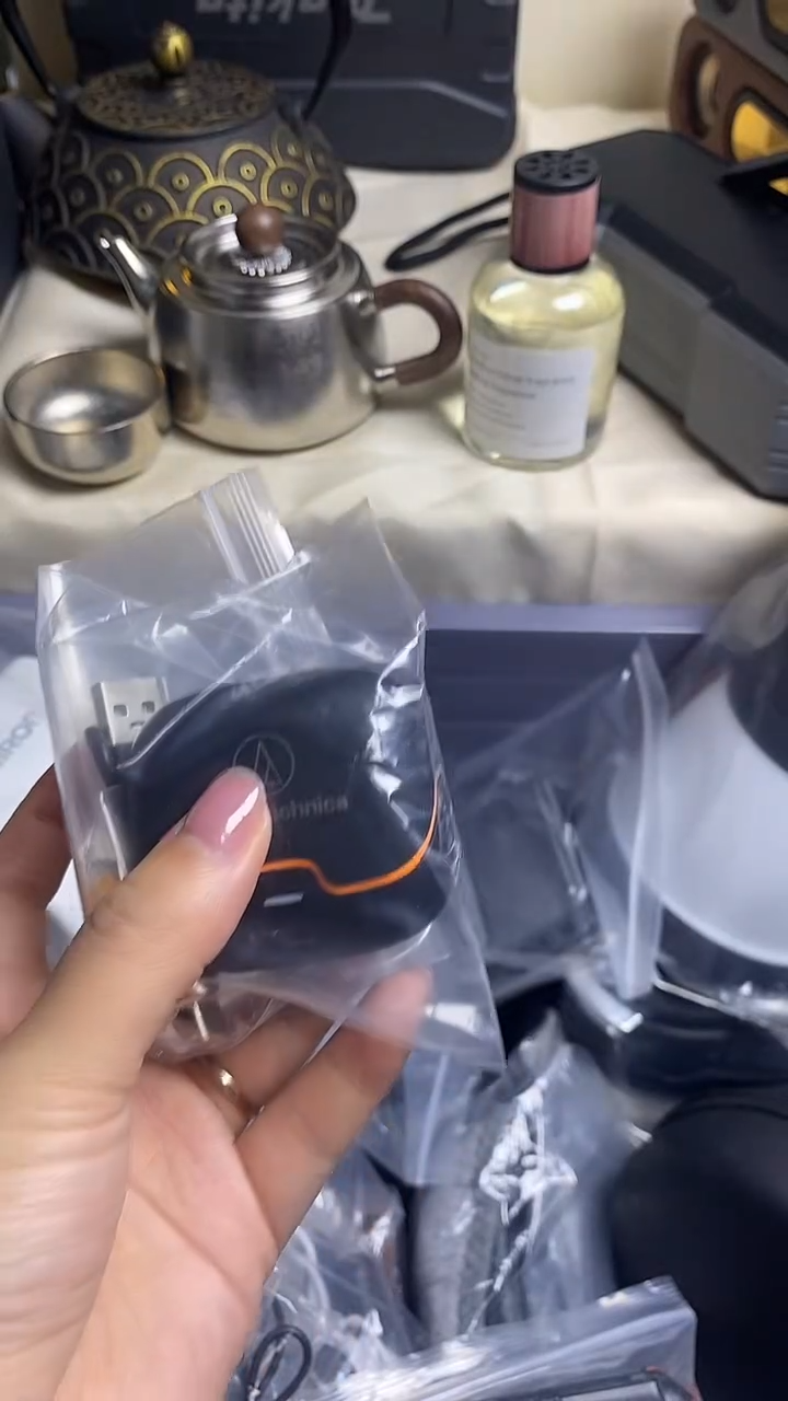 心*扬黑色三角耳机