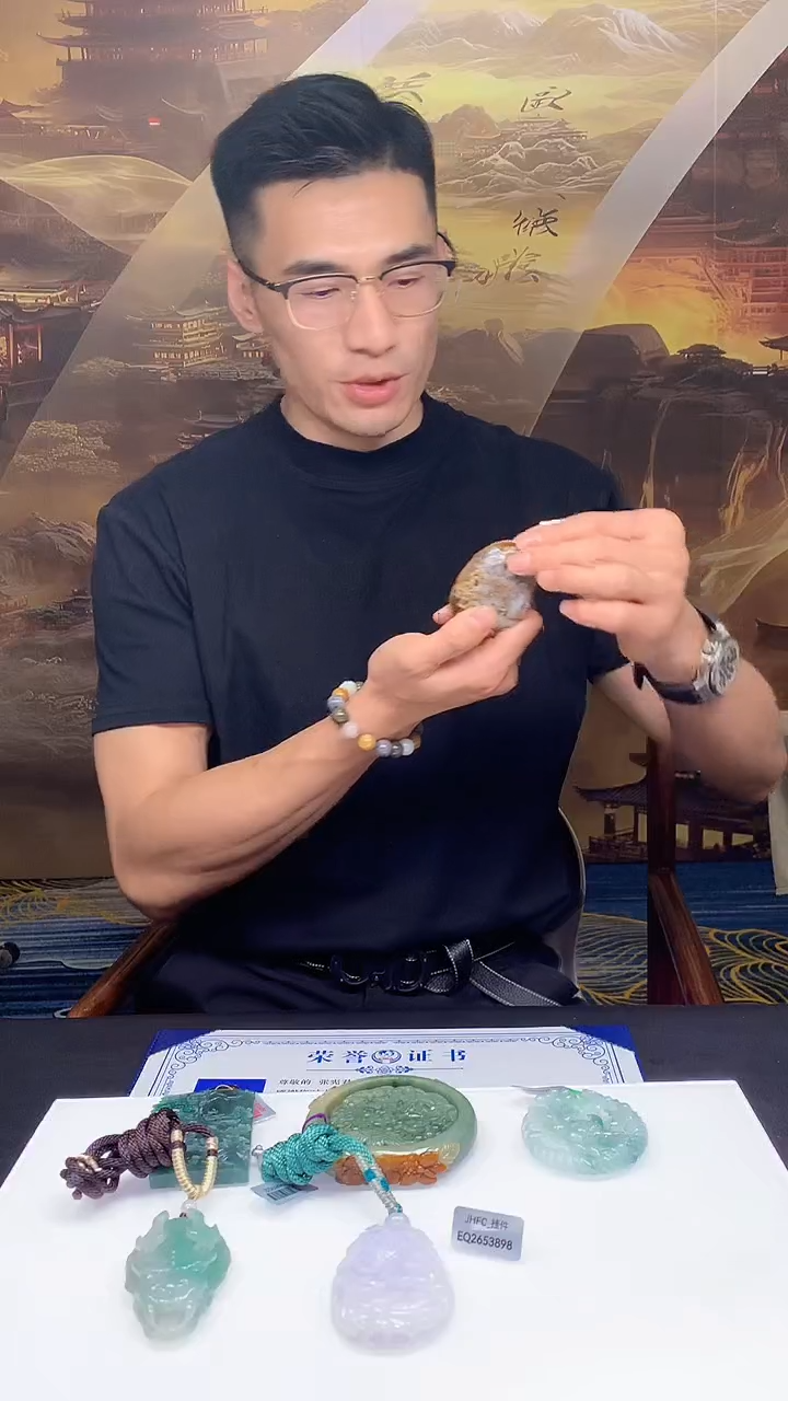 【闪购商品】定制翡翠未镶嵌1085xx-毛货挂件