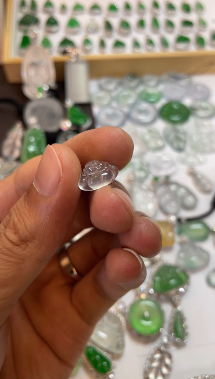 【闪购商品】翡翠吊坠(不含链)未镶嵌佛公