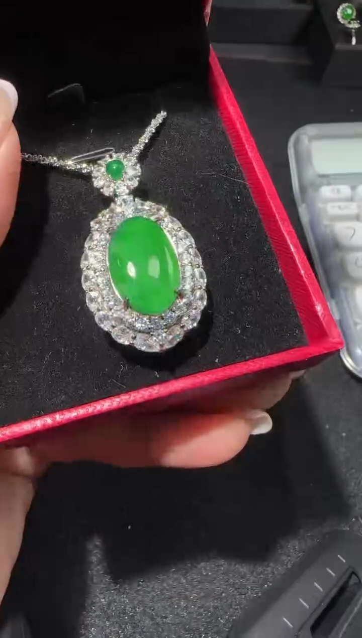 【闪购商品】翡翠吊坠(赠链)未镶嵌多样性发货拍一发一