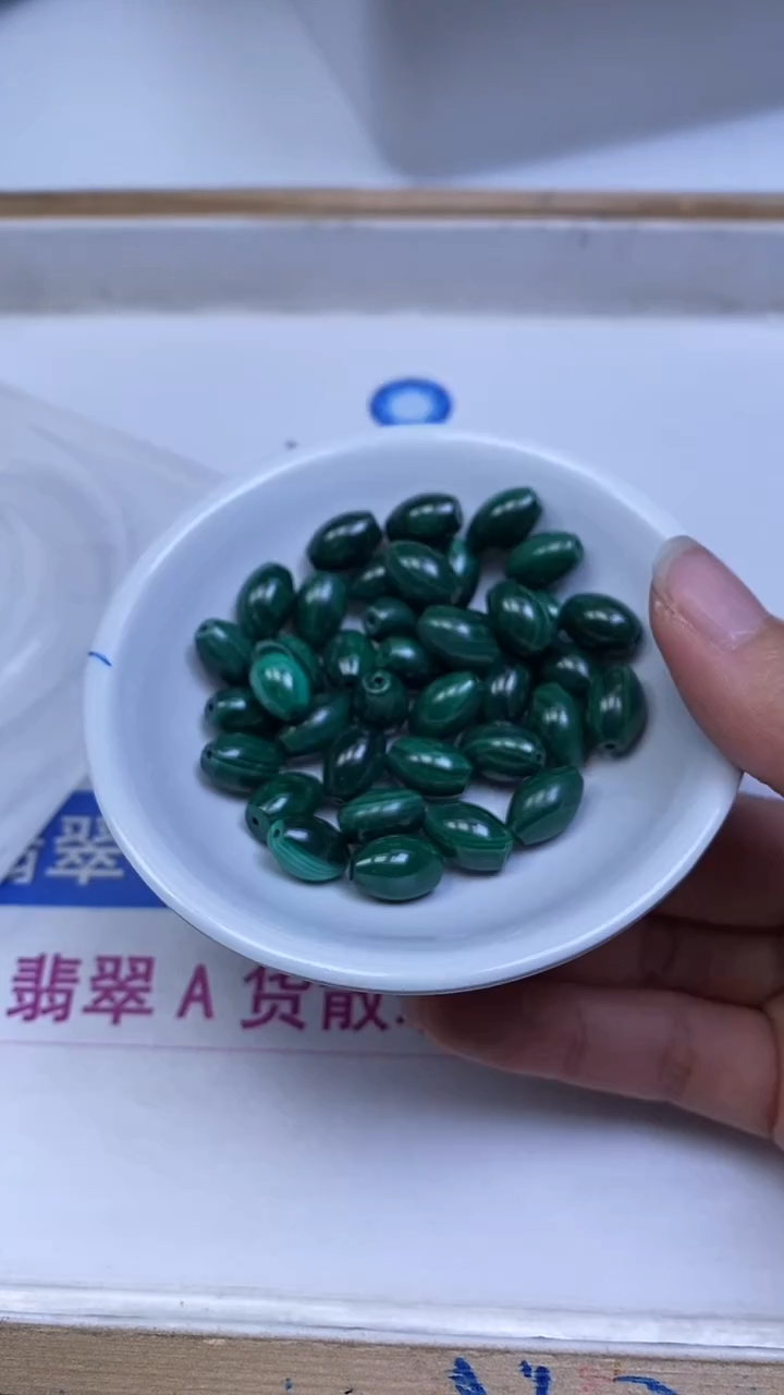 未镶嵌孔雀石散珠E656 孔雀石米珠12*8mm2颗7.8元