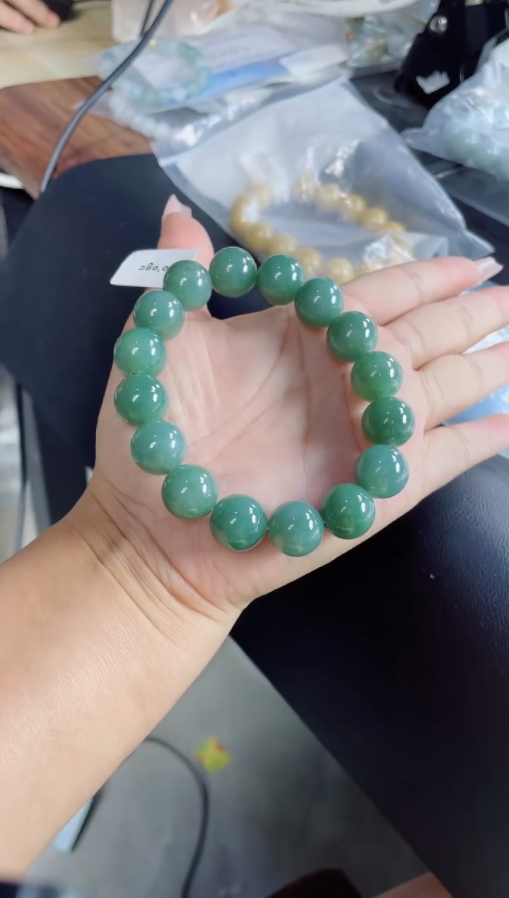 定制翡翠未镶嵌珠串