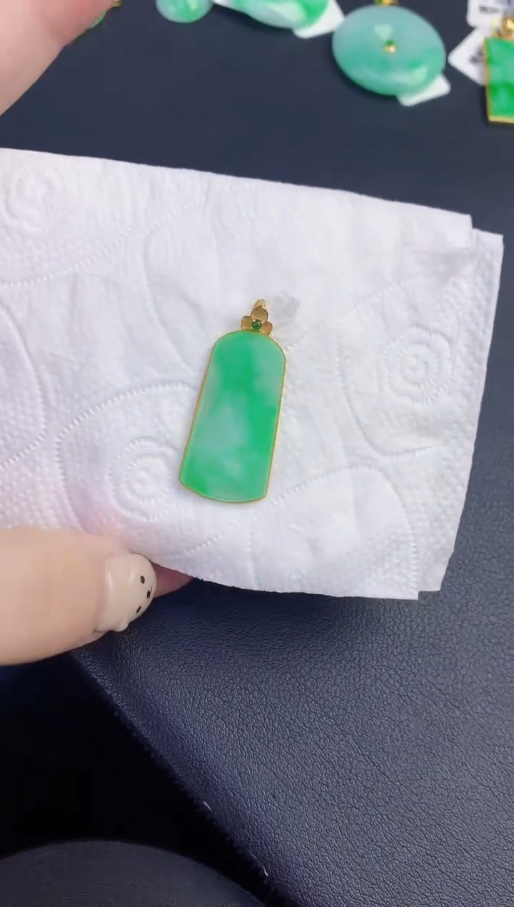 颈饰18K金镶嵌翡翠缅甸天然翡翠A货