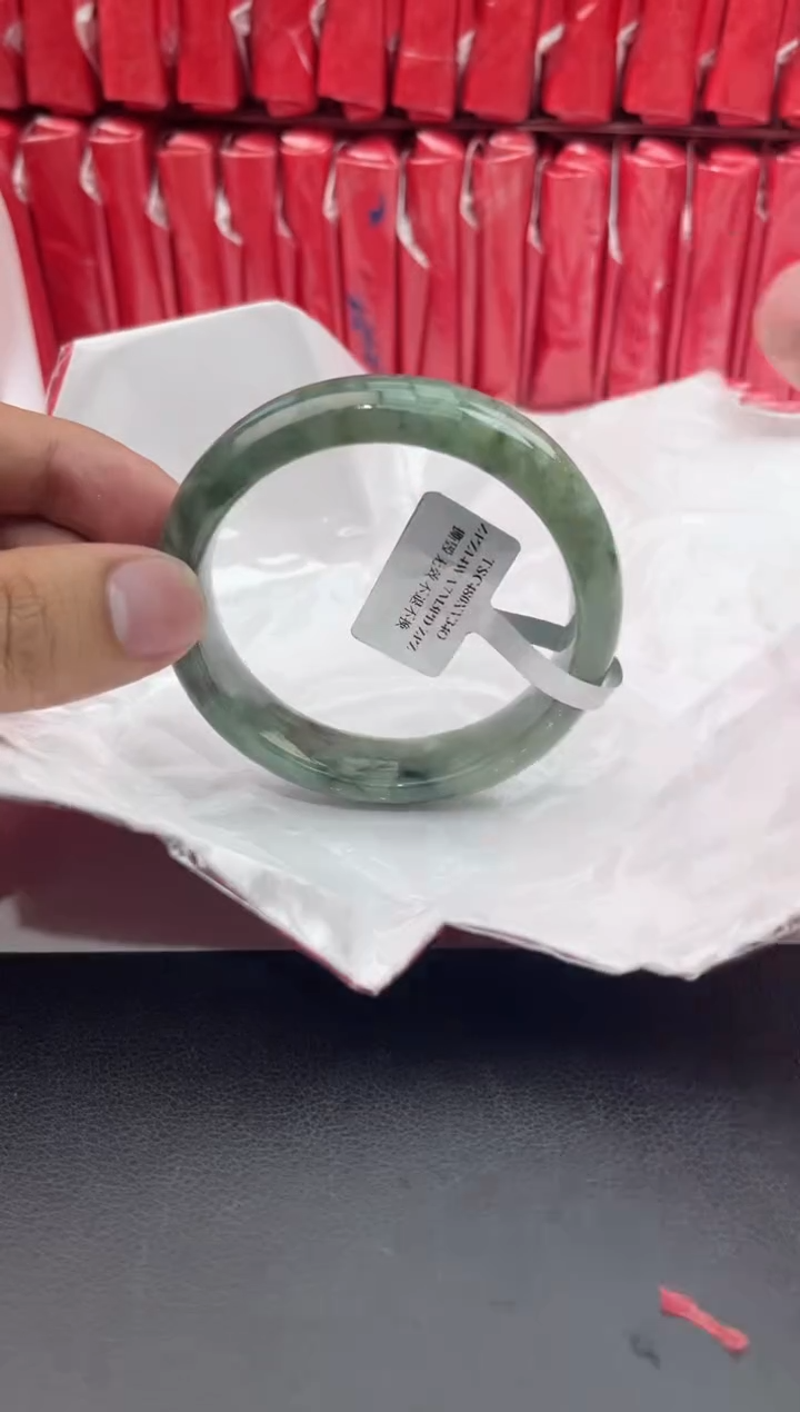 【闪购商品】翡翠手镯未镶嵌17翡翠手镯（微瑕）