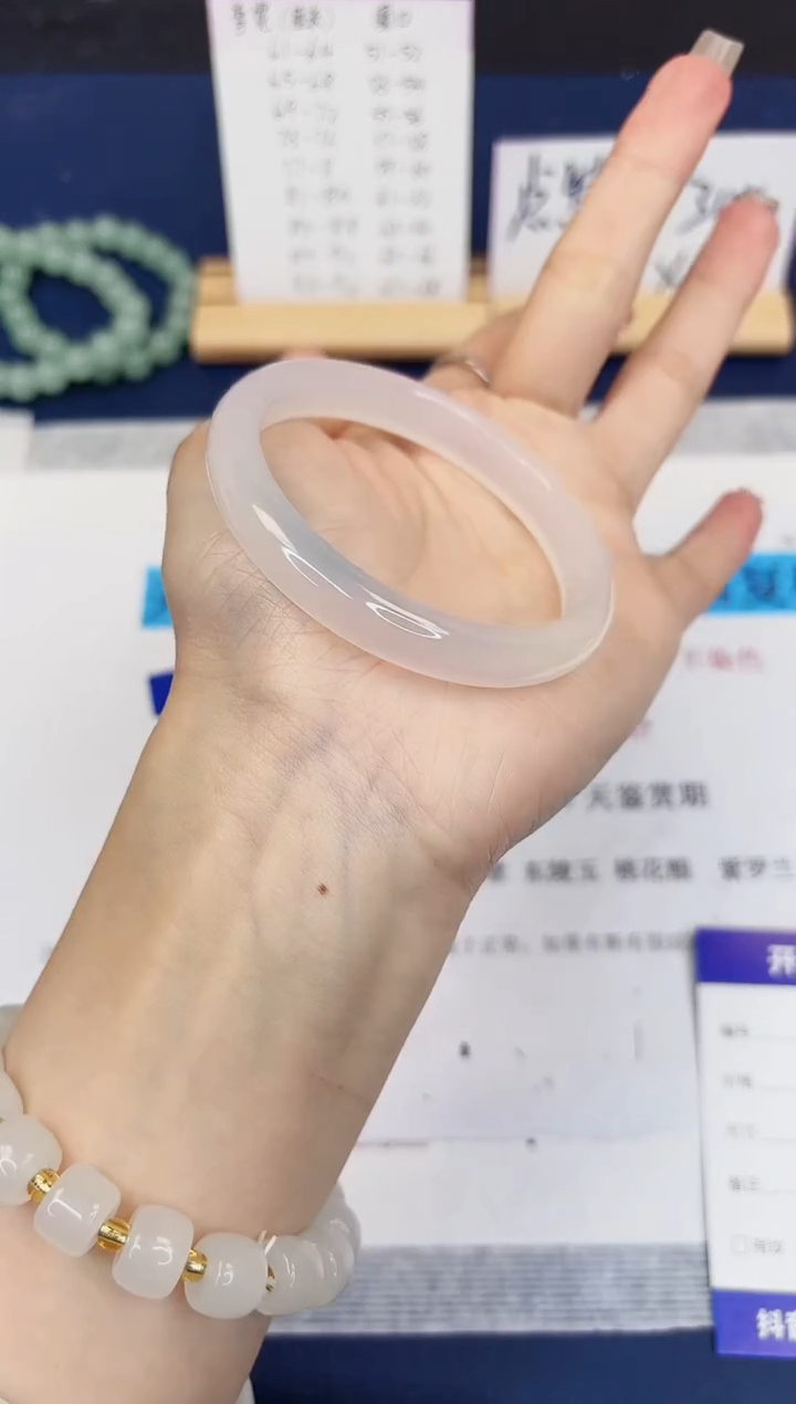 【闪购商品】石英质玉手镯未镶嵌387-玛瑙-圈口55
