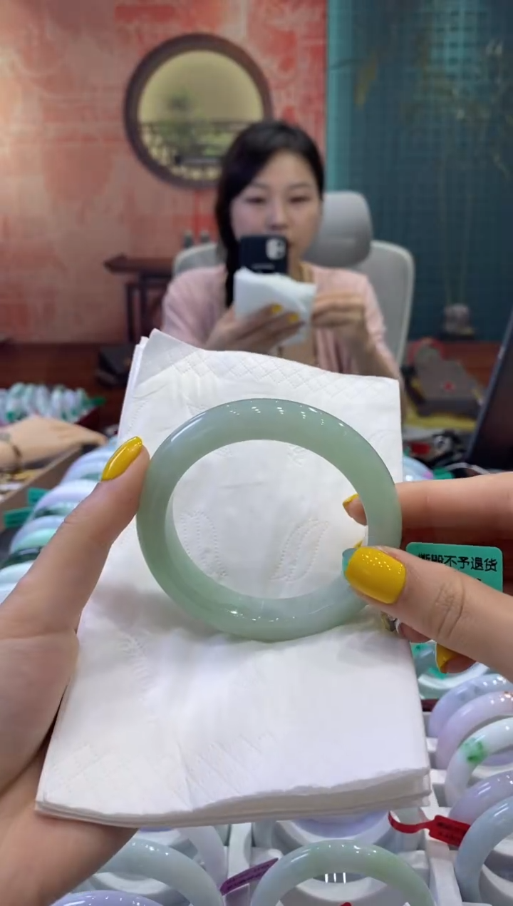 翡翠手镯未镶嵌多人19904