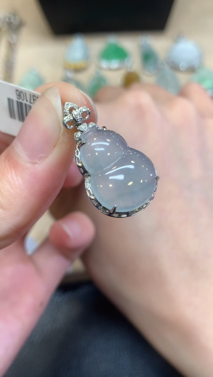 翡翠18K金镶嵌颈饰葫芦【无服务费】