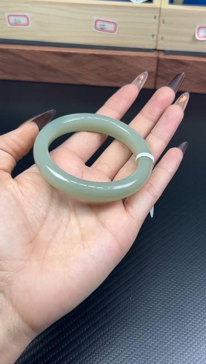 未镶嵌手镯和田玉且末微色差近矿55+j