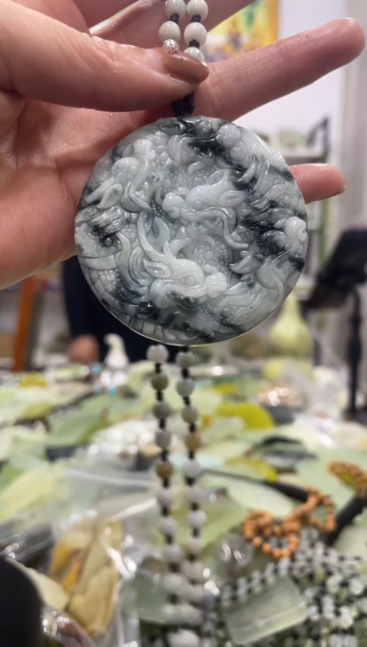 【闪购商品】翡翠吊坠(赠链)未镶嵌