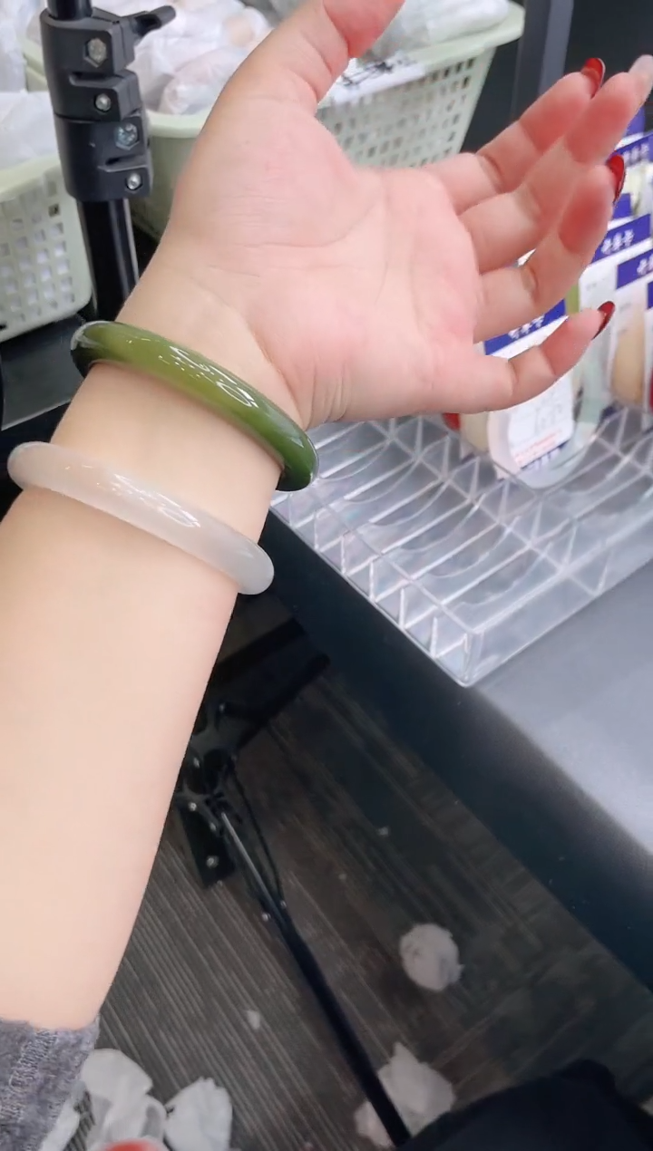 【闪购商品】石英质玉手镯未镶嵌69-60.5