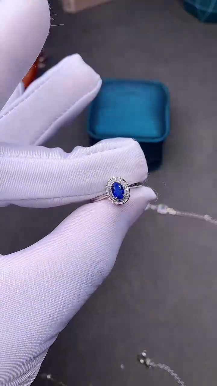 【闪购商品】蓝宝石戒指银S925镶嵌······