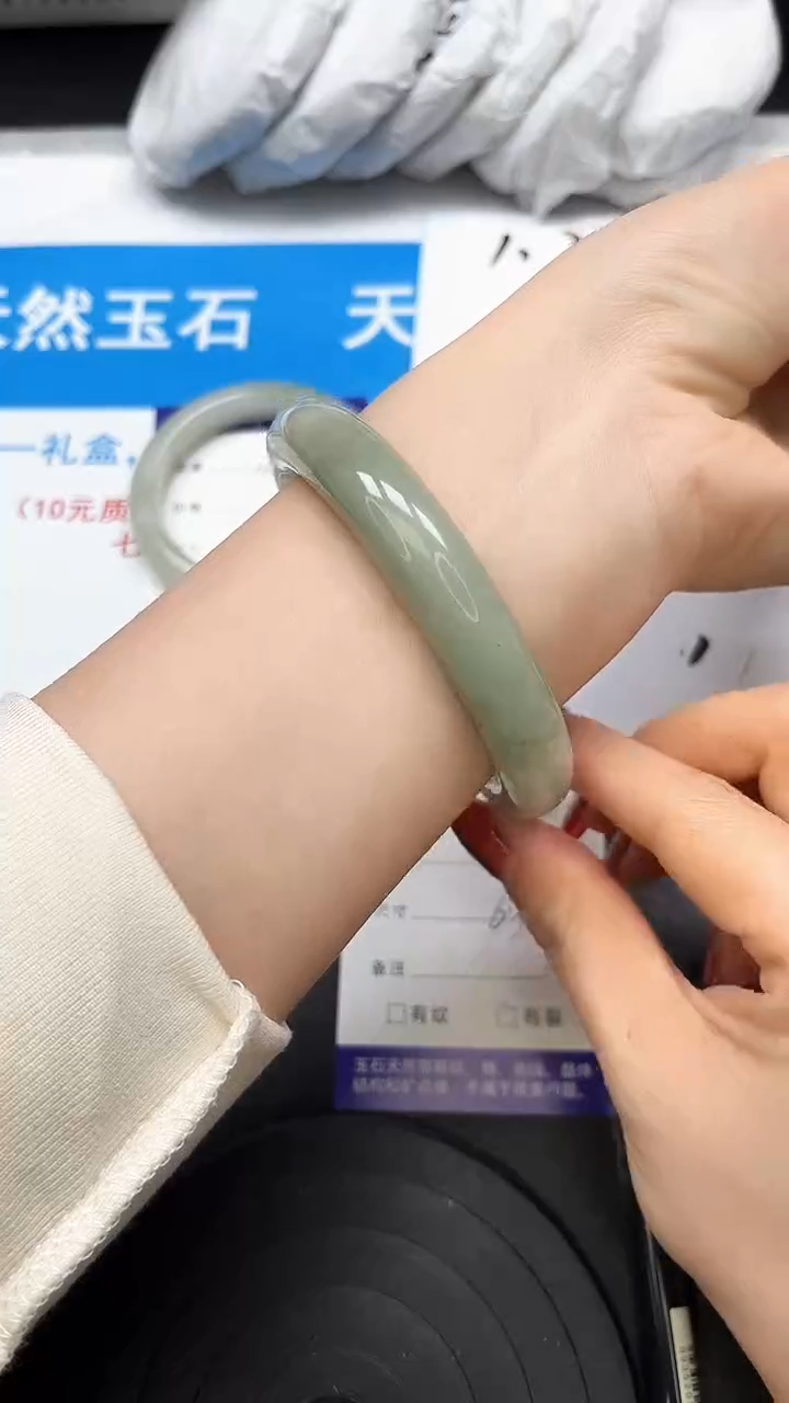 【闪购商品】石英质玉手镯未镶嵌161